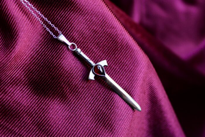 Colgante Espada Granate - Imagen 2
