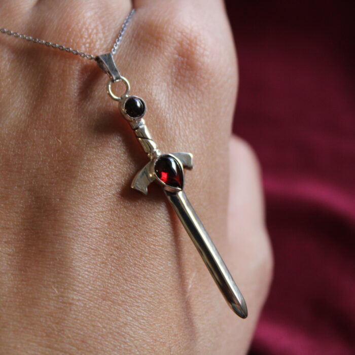 Colgante Espada Doble Granate