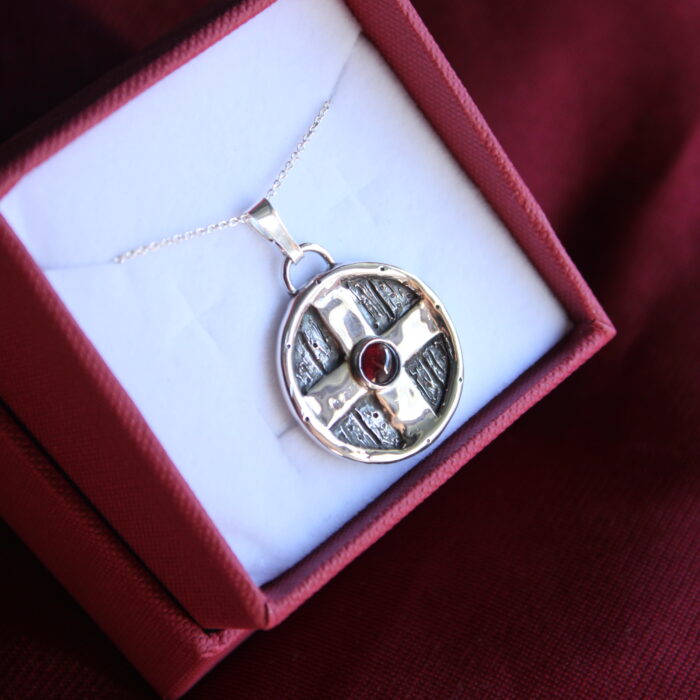 Escudo vikingo cruz Granate