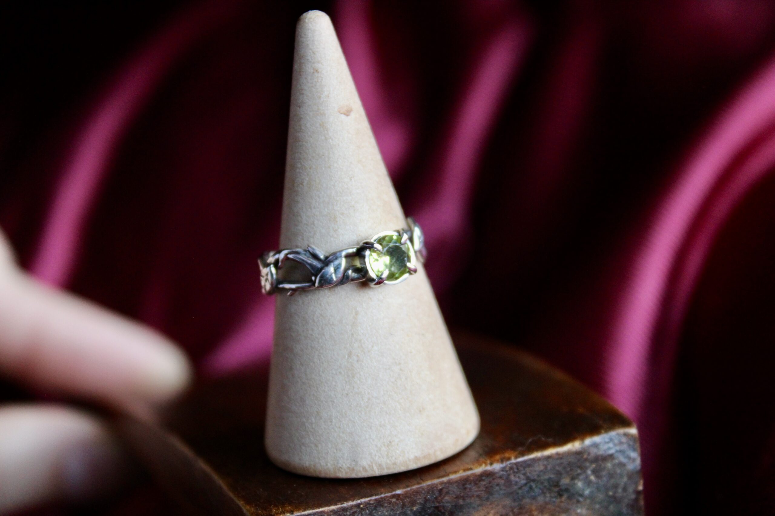 Anillo enredadera con Peridoto - Imagen 12
