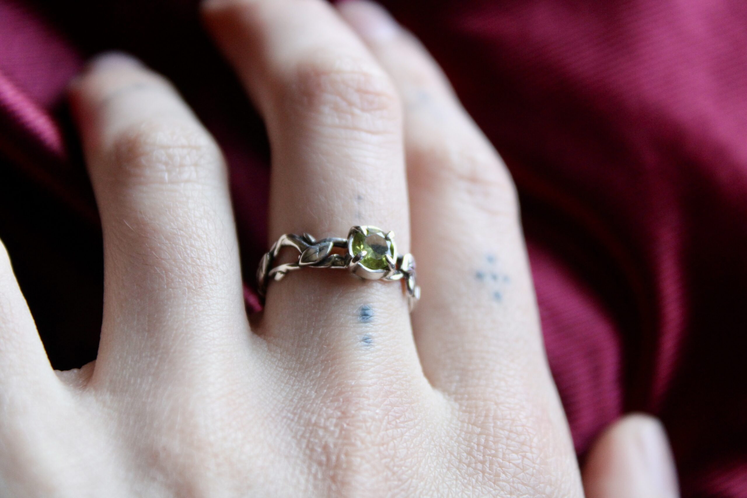 Anillo enredadera con Peridoto - Imagen 3