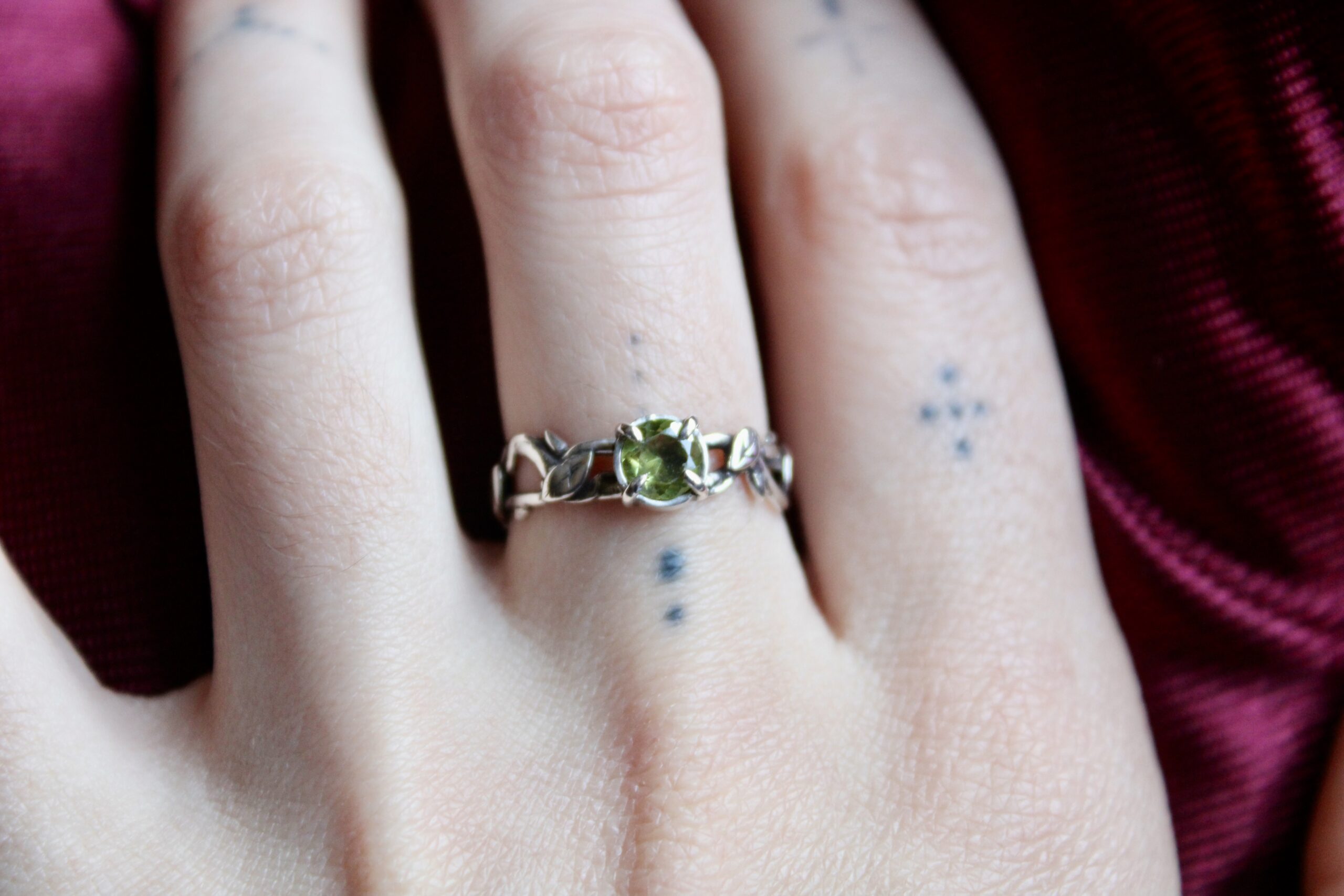 Anillo enredadera con Peridoto - Imagen 4